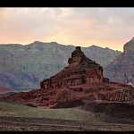 Falaise à Timna. פירמידה בדרך לפיטריה